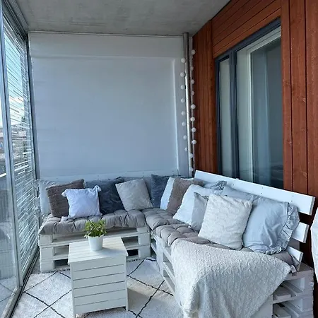 Apartment Market Square